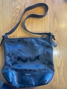 Coach Signature Crossbody/Shoulder Bag🌺